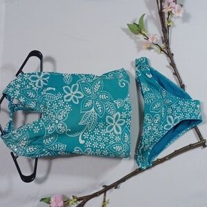 99 degrees 2 piece swim wear size Large in a beautiful AQUA BLUE